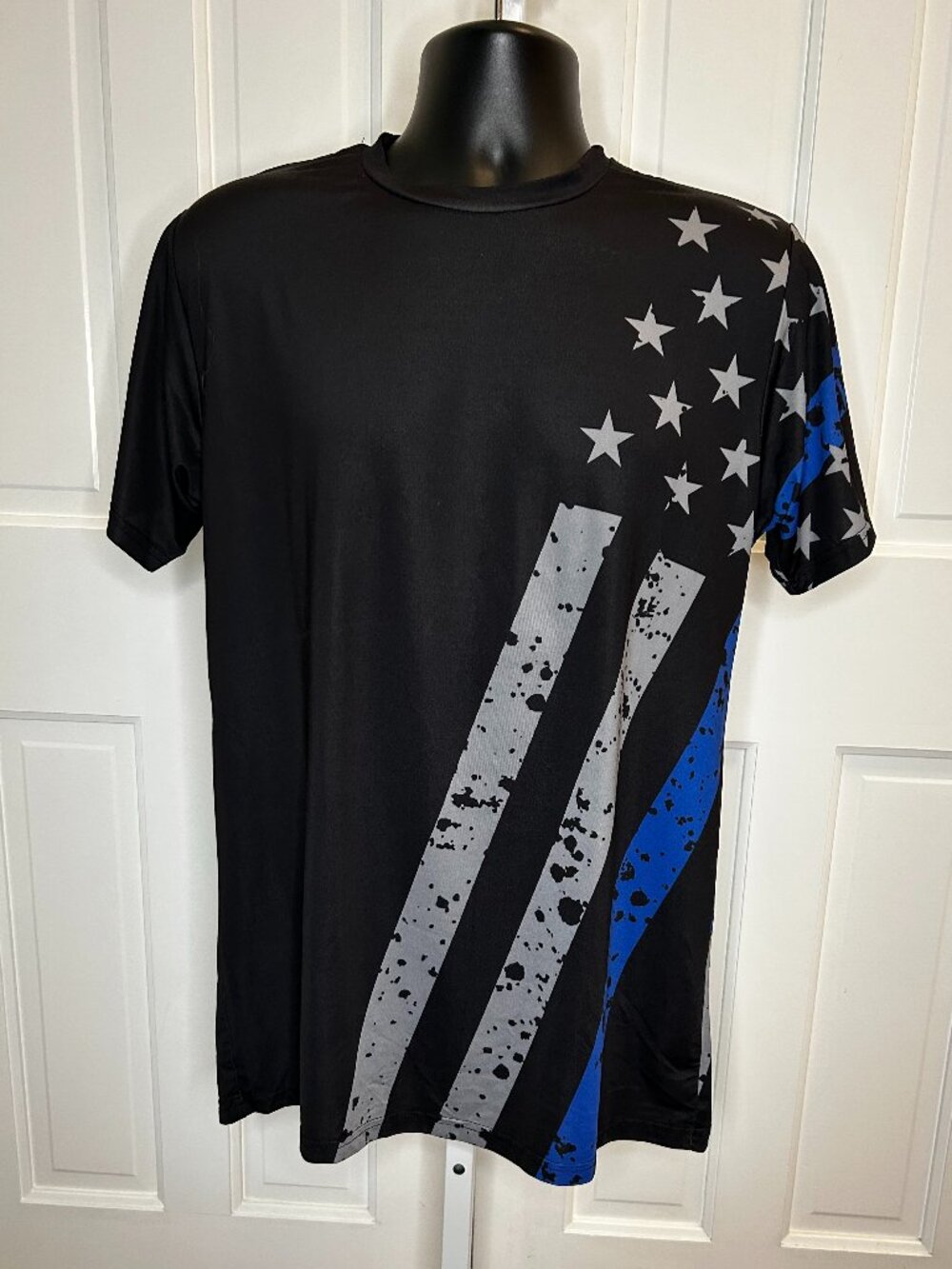 Athletic fit Dry Wicking Men's Shirt: distressed thin blue line flag - Medium